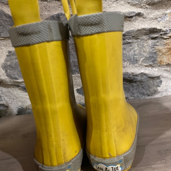 Ran Boots - Picture 2 of 3